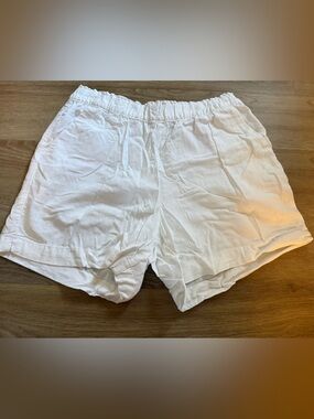 NWOT Reitmans White Elastic Waist Linen-Blend Shorts